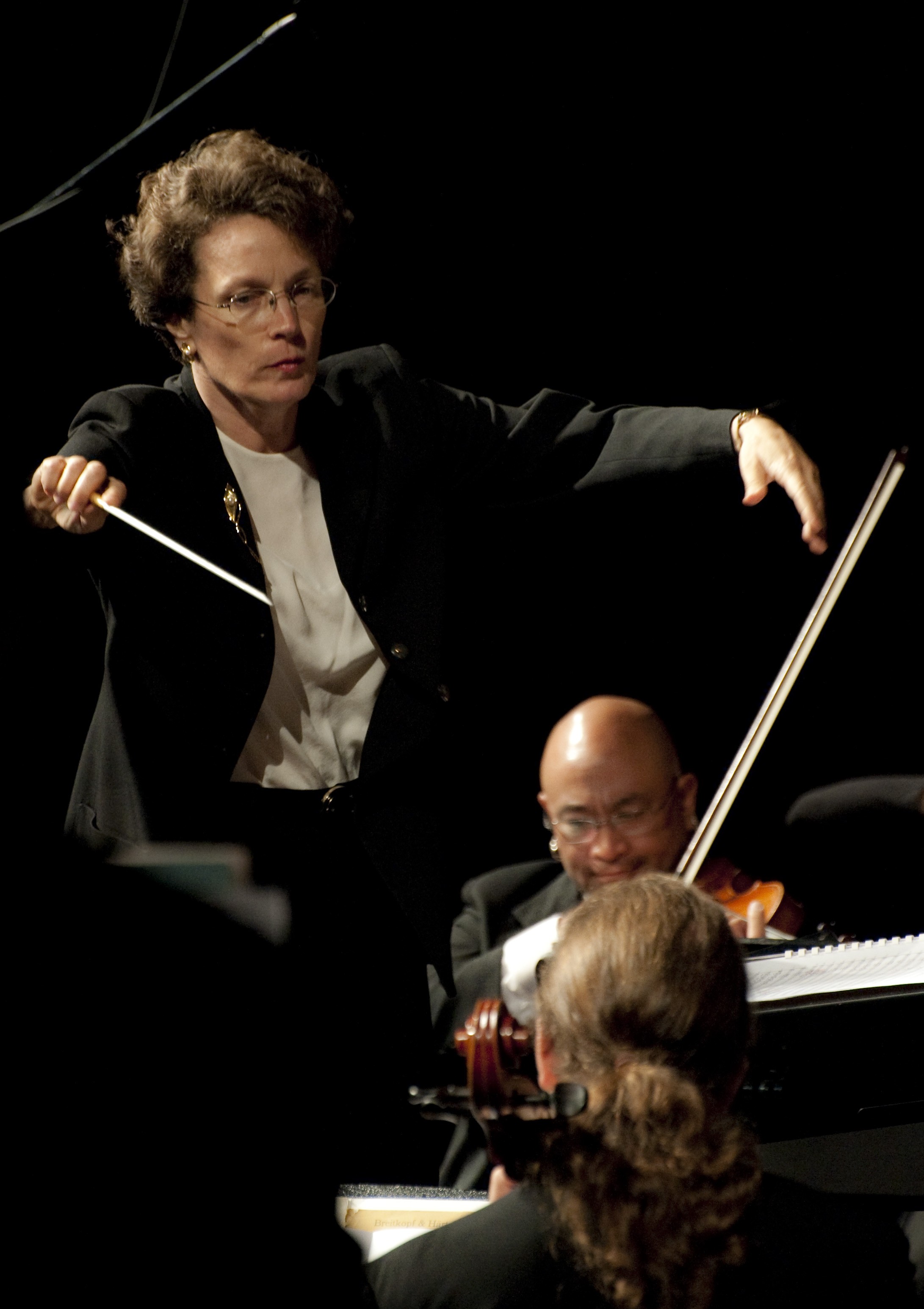 The Oconomowoc Chamber Orchestra performs its Debut Concert. Marvin Suson, Concertmaster. Roberta Carpenter, Conductor